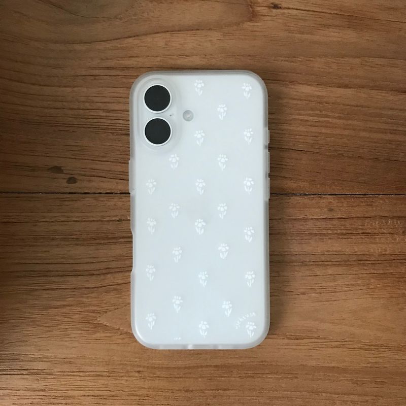 jjehouse（ジェイジェイハウス）の「フラワーレース柄スマホケース (matte)（スマホグッズ/小物）」
