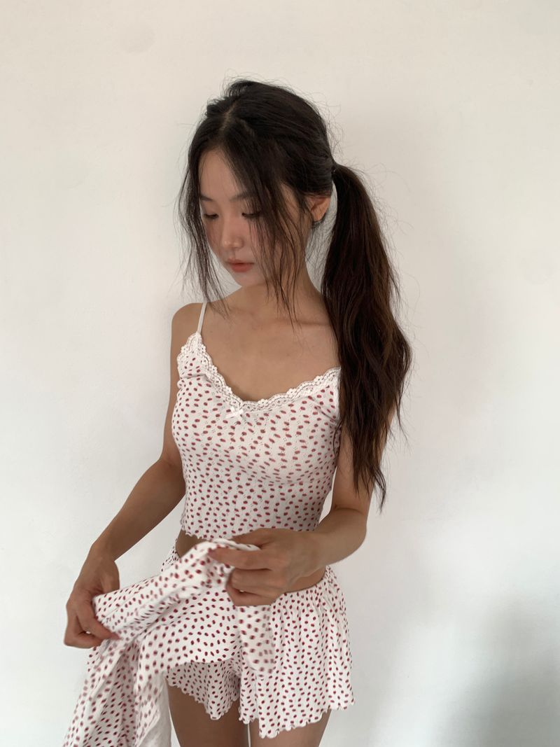 BERRY SLEEVELESS (2C)