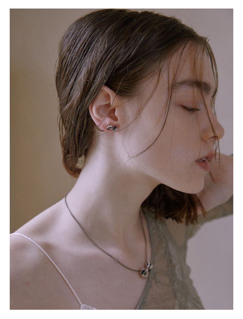 Mini Pleated Ribbon Earring (Antique Silver)