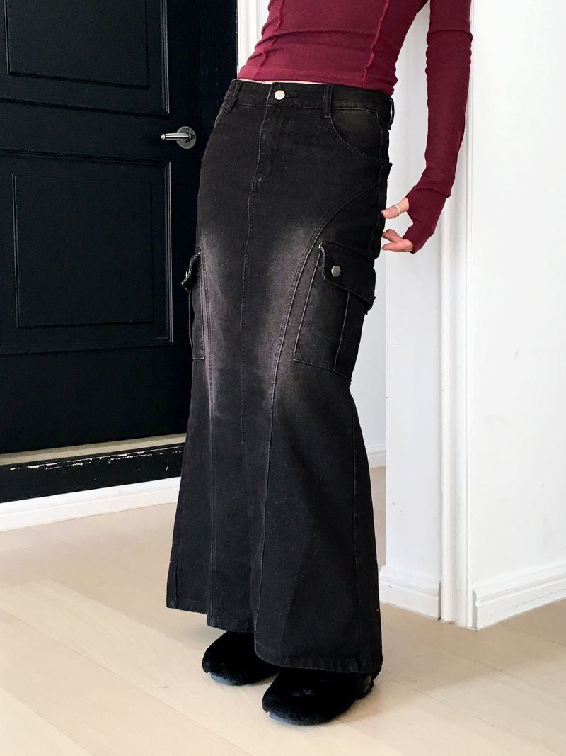 Leaner pocket cargo cut denim long skirt
