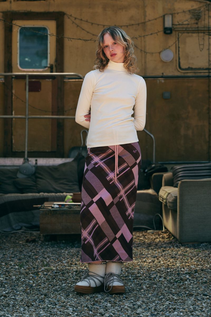 CHERRY BASIC HALF NECK T-SHIRT [IVORY]