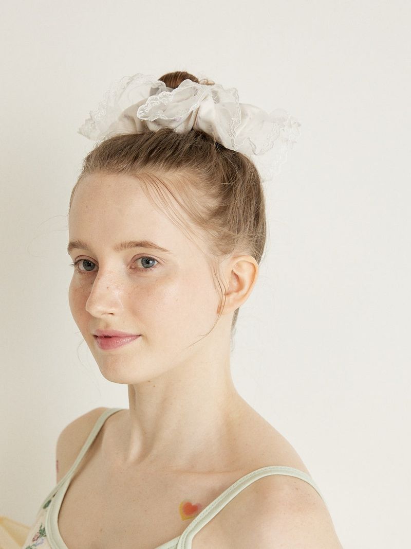 BIG LACE SCRUNCHIE - CREAM