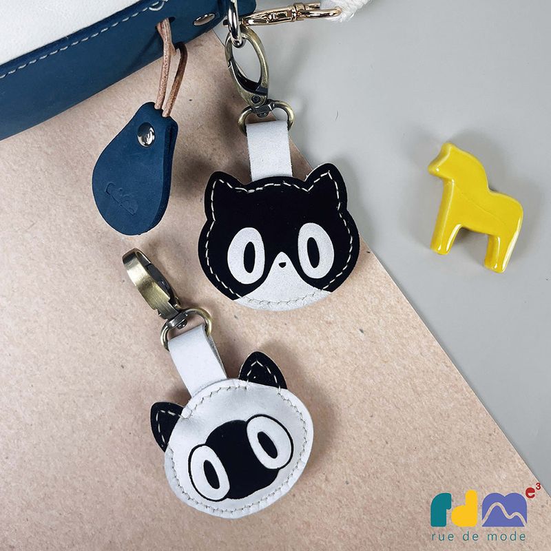 ぴかぴかCat Genuine Leather Keychain
