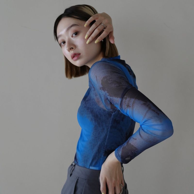 Uenui（ウニュイ）の「marble high neck sheer tops（Tops）」