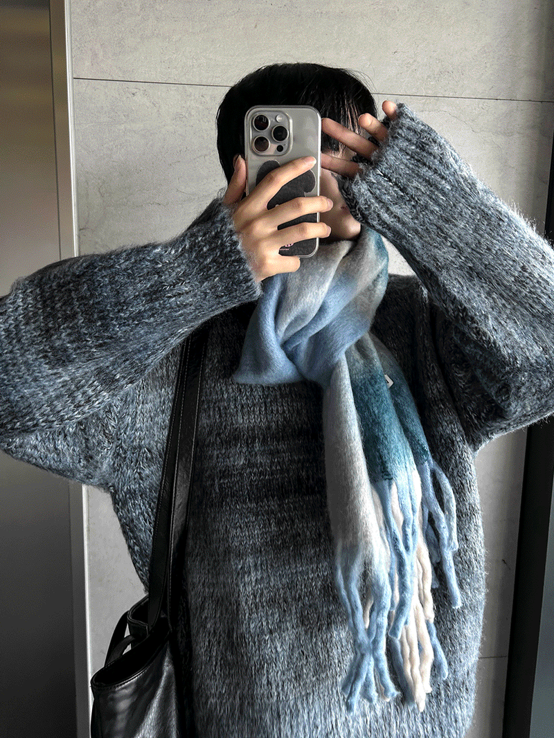 Two-tone brush round knitwear