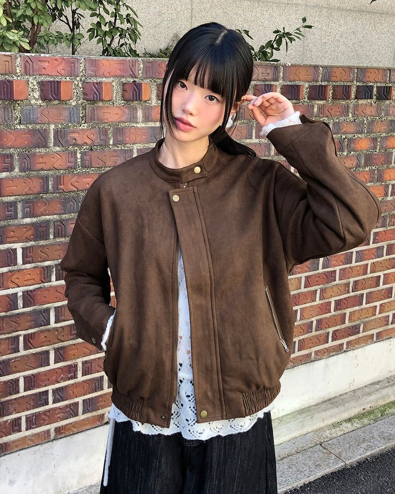 WONDER WONDER(ワンダーワンダー)の「Shait Suede No Collar Snap Button Zipper Pocket Blouson Jacket(Jackets/Outerwear)」