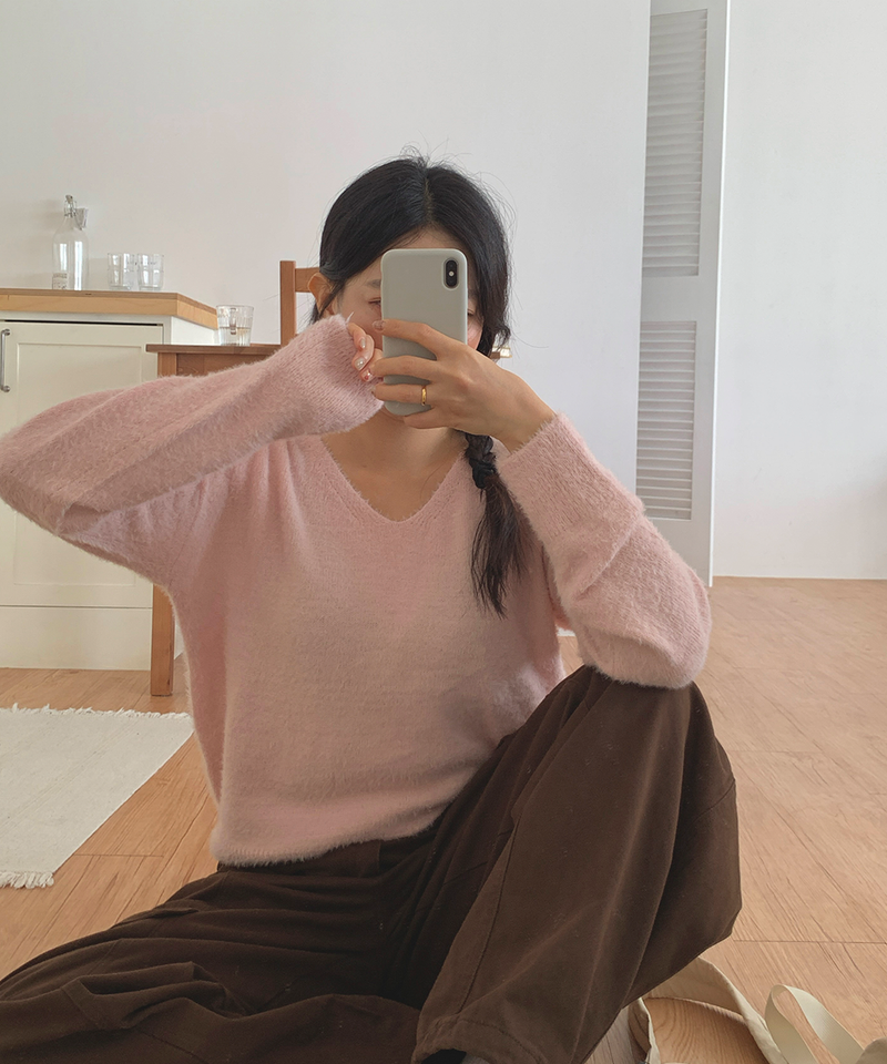 Soft Angora V-neck knitwear