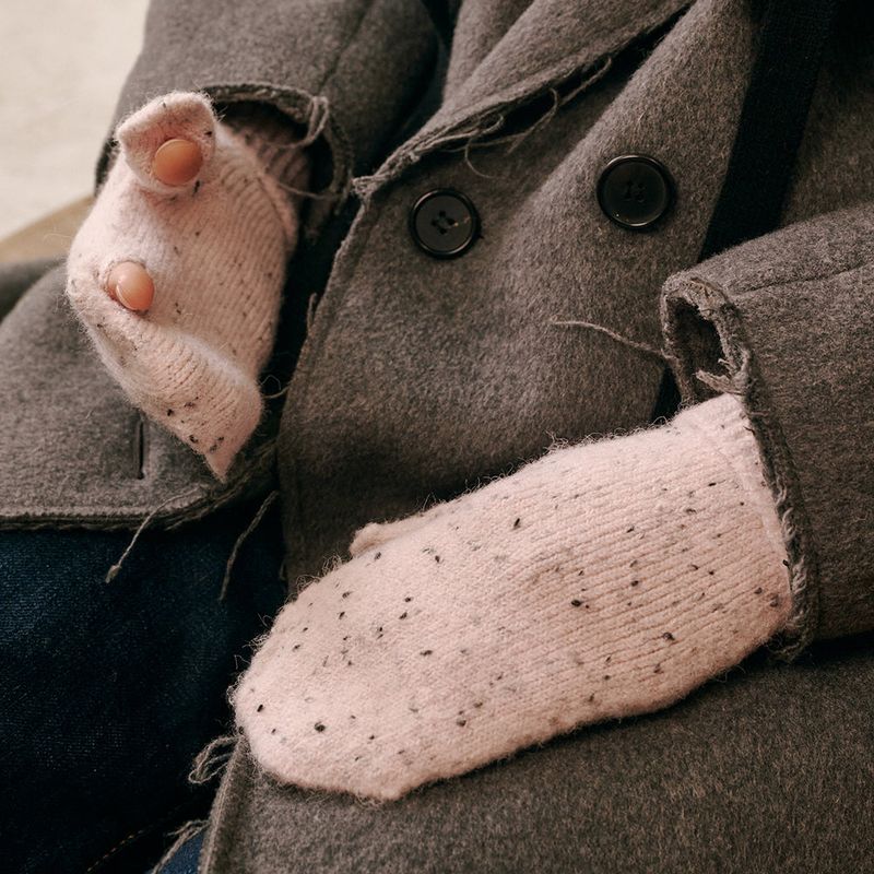 ALLINCOMPLETE（オールインコンプリート）の「Dot Mitten Gloves (Dusty Pink)（Fashion Accessories）」