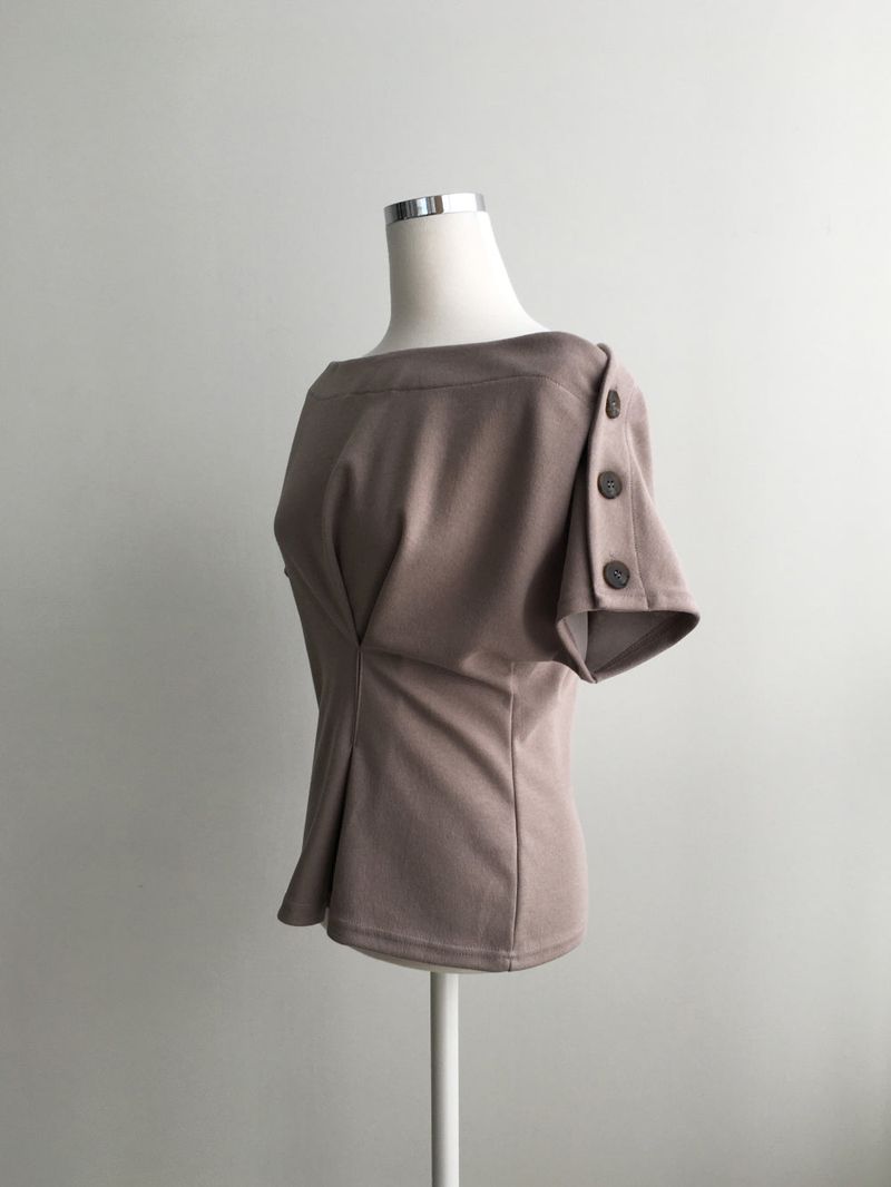 Danchu pintuck off-shoulder T
