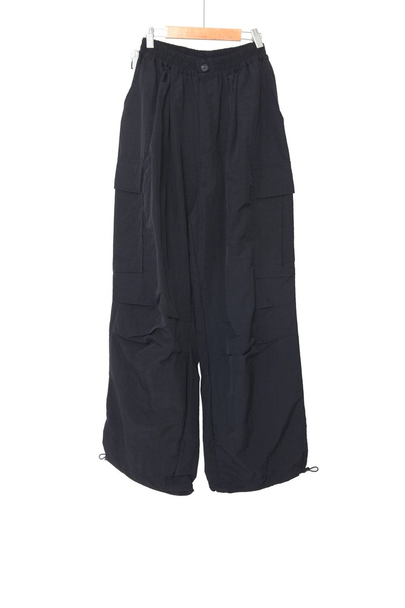 wide pocket cargo pants
