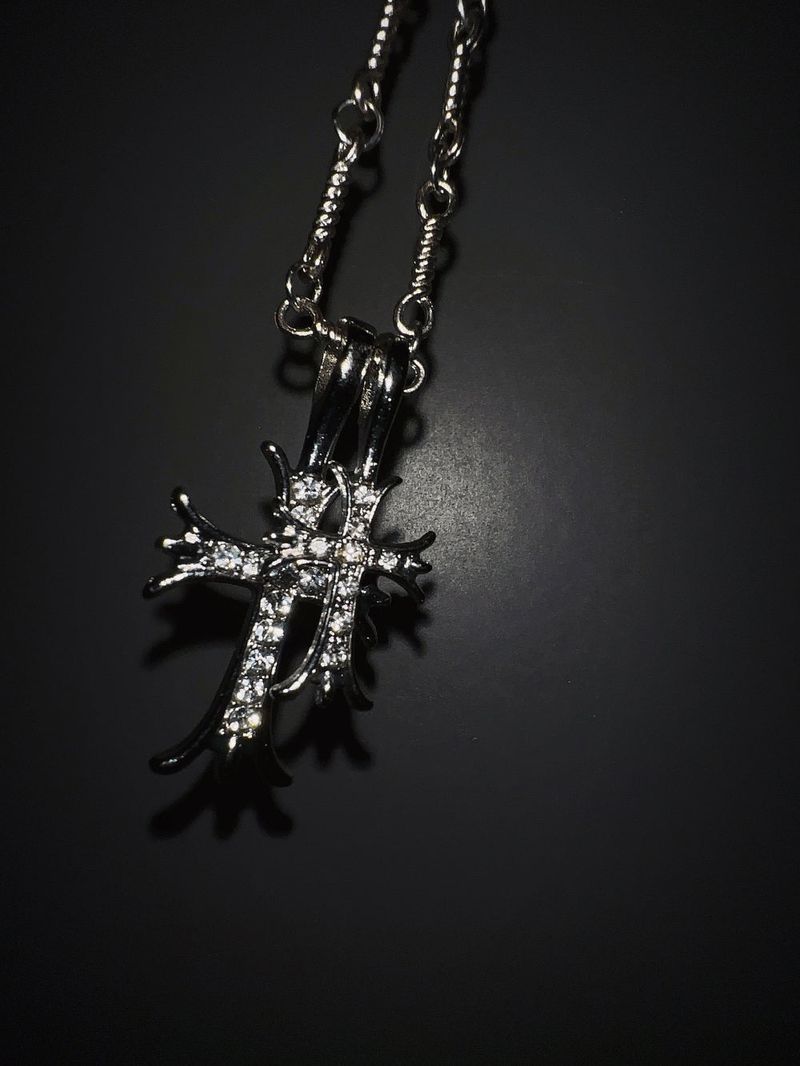 Silver crom neckless