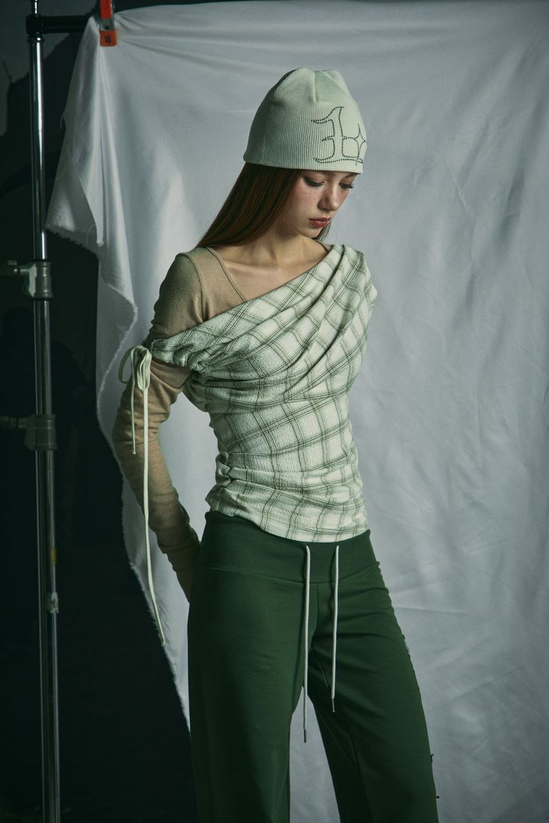 OFF STRING TOP