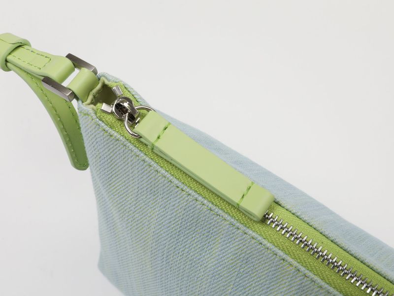 SIGNATURE LABEL DENIM HOBO BAG (LIGHT GREEN)