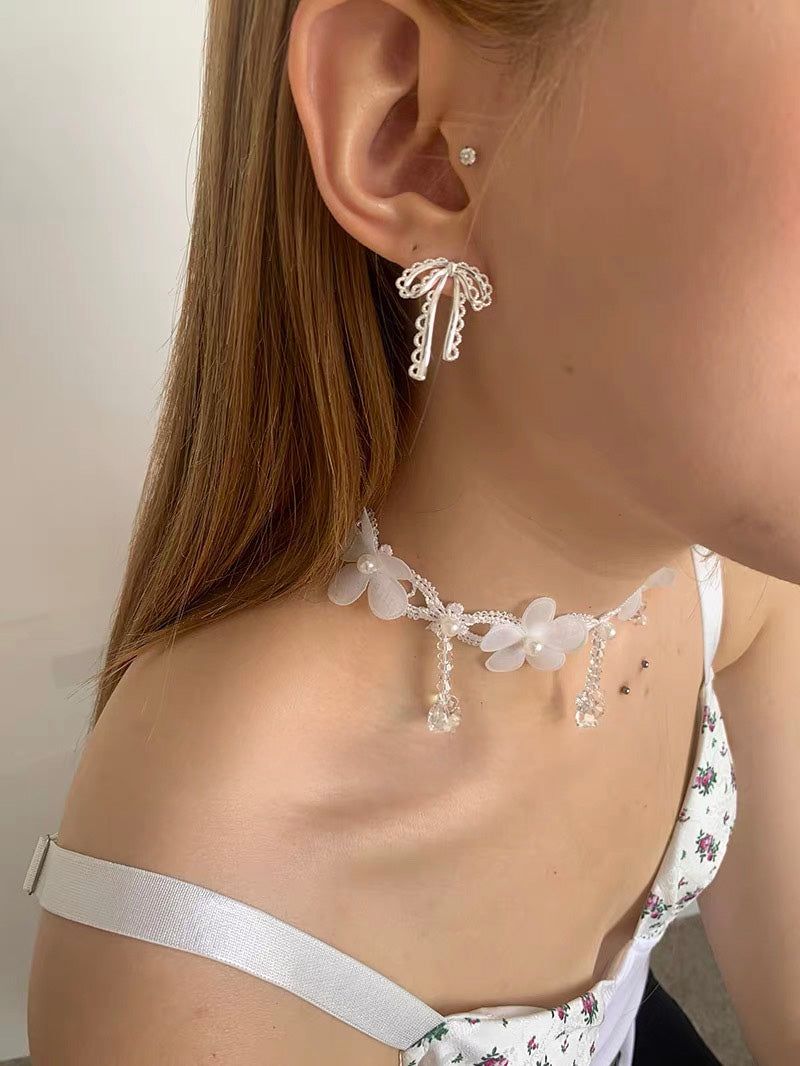 White flower fabric beads necklace