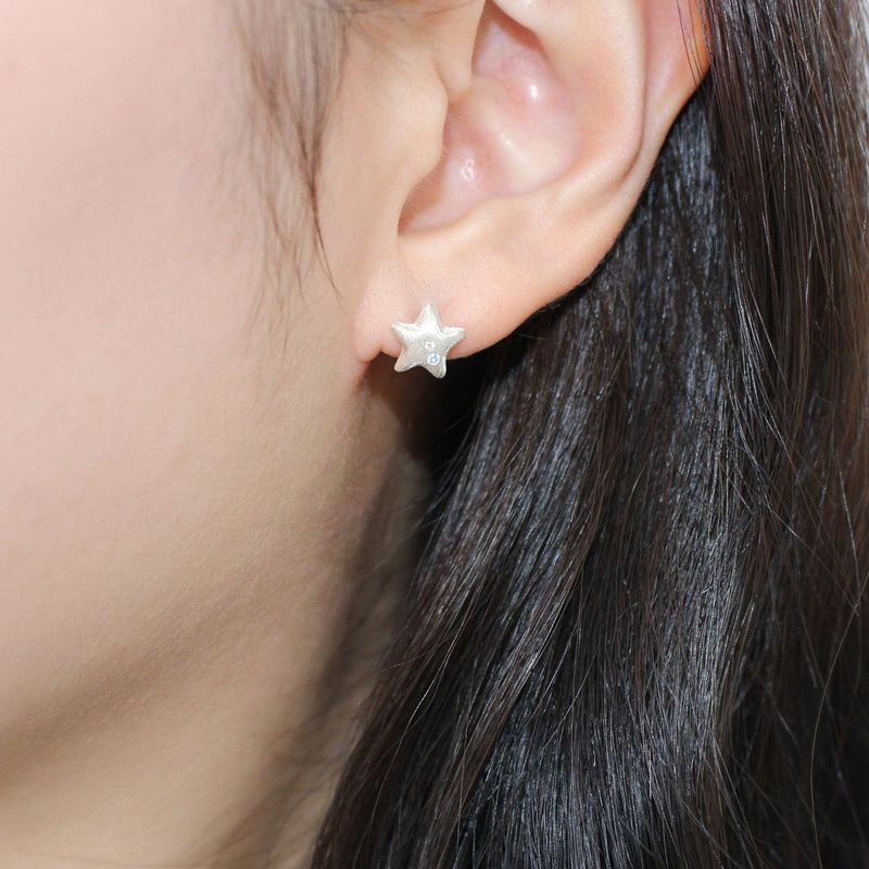 Twinkle chubby star earring(Glossy)