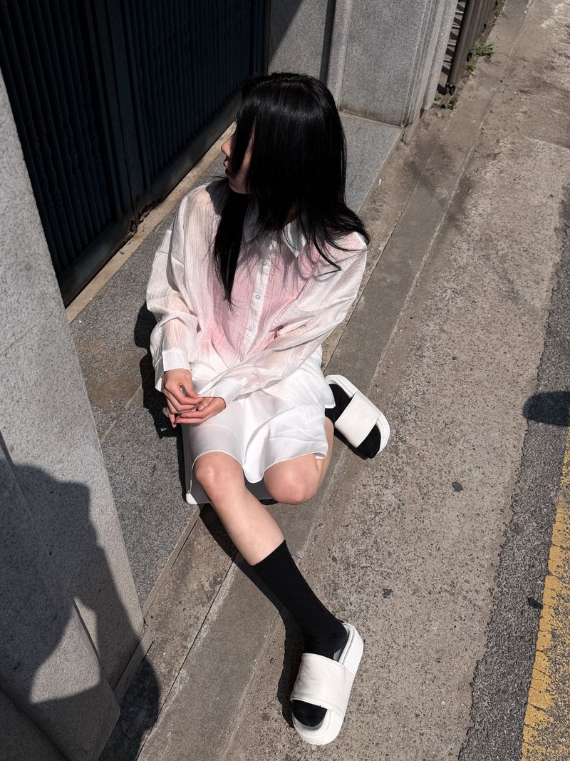 GLOSSY MIDI SKIRT