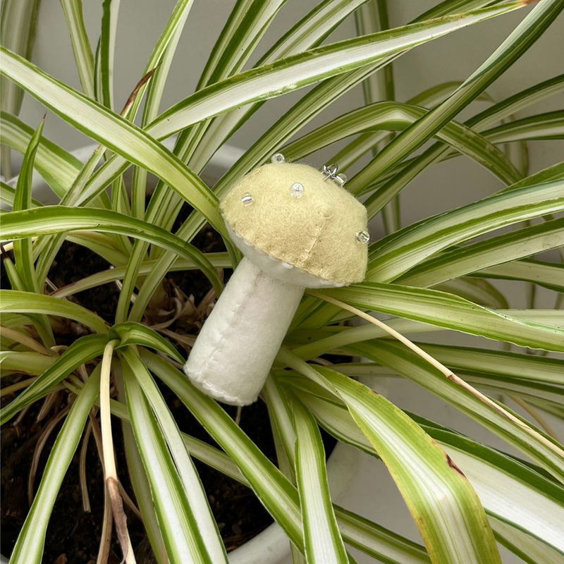 [soft keyring] shining mushroom (yellow)