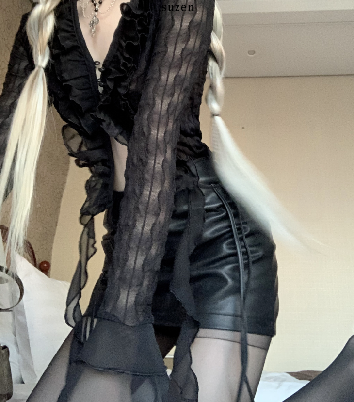 Mayou Shirring Scarf Blouse (black)