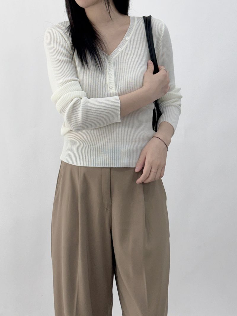 Scani V-neck Button Long Sleeve Knit