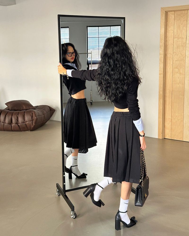 Gigantic Pleated Midi skirt
