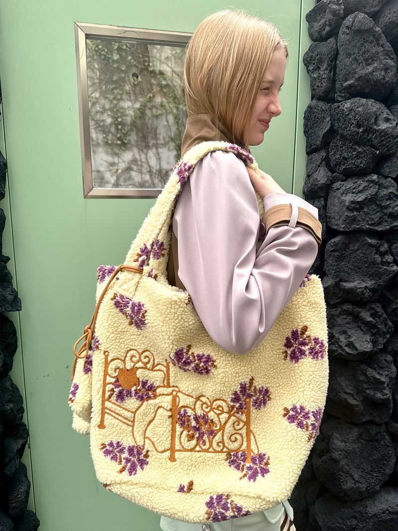 UnsocialNight（アンソーシャルナイト）の「UnsocialNight 秋冬新作 オリジナル刺繍 ふわふわボアの可愛いトレンドバッグ ワンショルダー＆ハンドバッグ 親子バッグ（バッグ）」