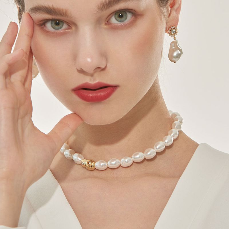 Shy bloom necklace