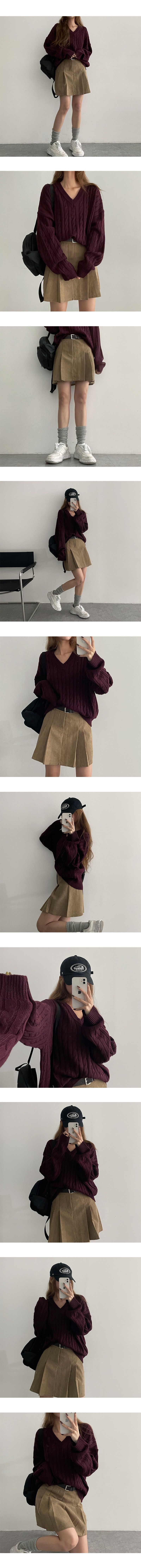 Wagen Twisted V-Neck Knitwear