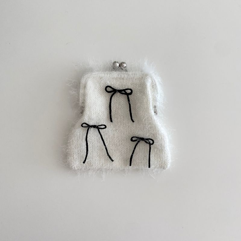[MADE] Étang Ribbon Fluffy Pouch | White