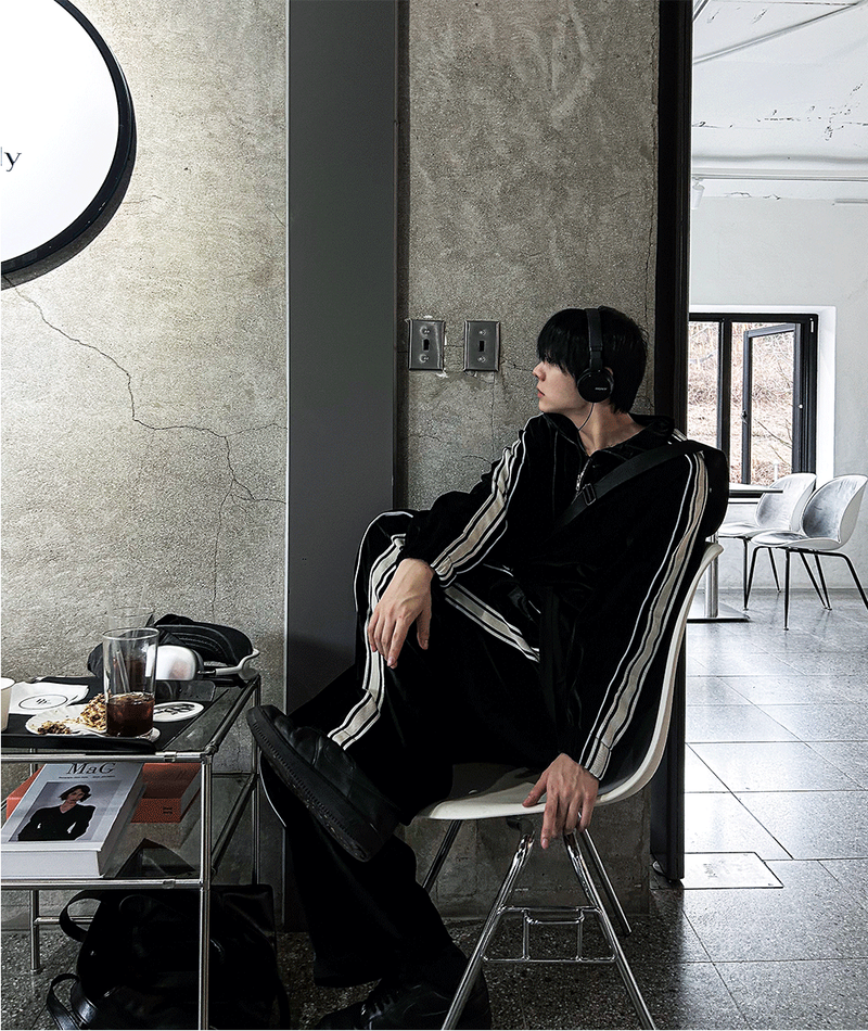 COSYHARU（コシハル）の「Track Ferundy Velvet Belloa Tape Pants（Pants）」