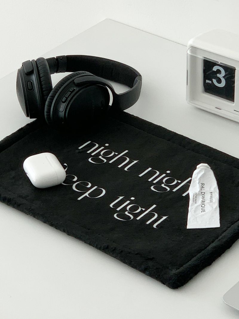 night night desk rug - black