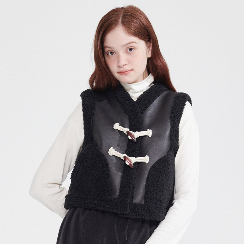 TOGGLE BUTTON ECO FUR MUSTANG SHORT VEST_BLACK