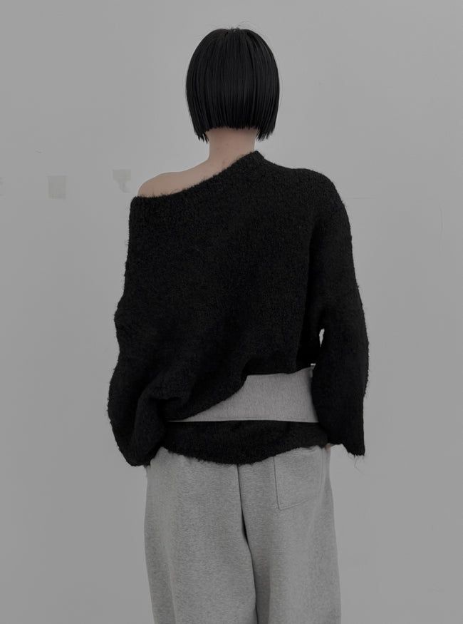 Solid loose-fit one-off knit sweatshirt