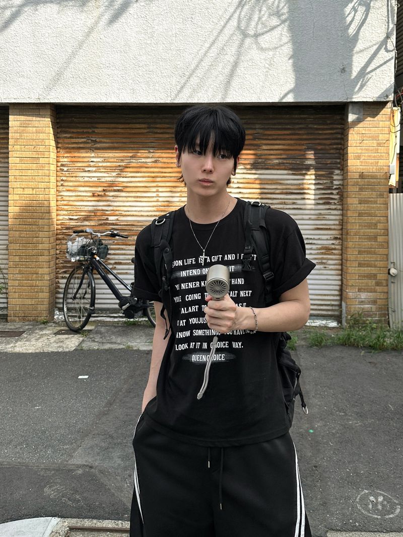WHAT A LOOK（ワット ア ルック）の「RUBEN LOOSE-FIT QUEEN SHORT-SLEEVE T-SHIRT（Tops）」