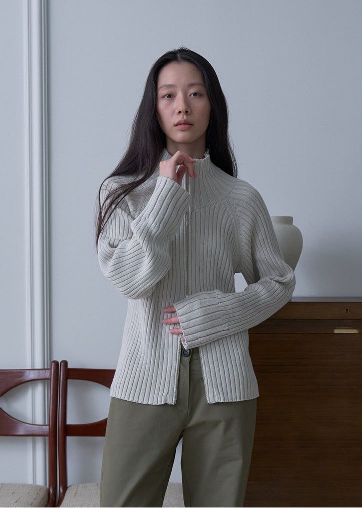 TERNE（テルン）の「Zen High Neck Cardigan (Ash Cream)（Tops）」