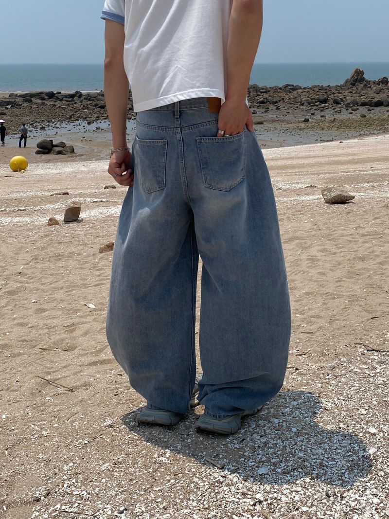 Bit Delight Curved Denim Pants (Light Blue)