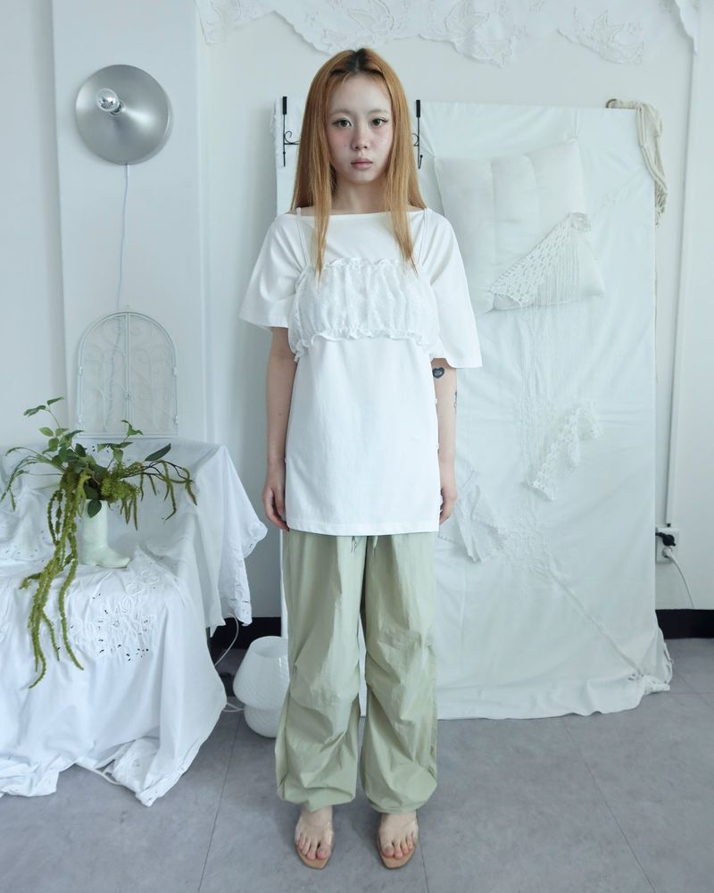 SLOW BUTTON OFF-SHOULDER T-SHIRT