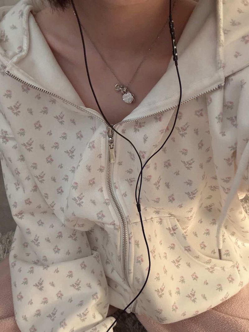 chain charm necklace