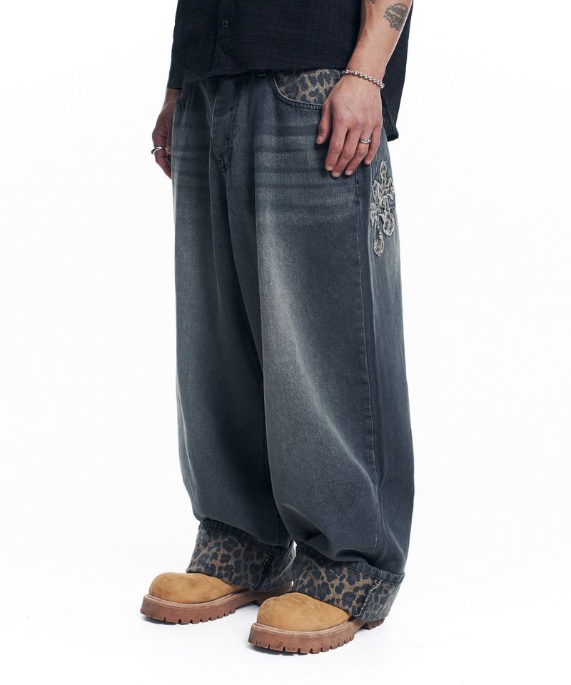 Leopard Cross Patch Roll-Up Denim Pants - Black