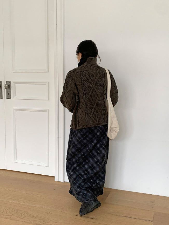 Hyoro Button High Neck Cable Knit