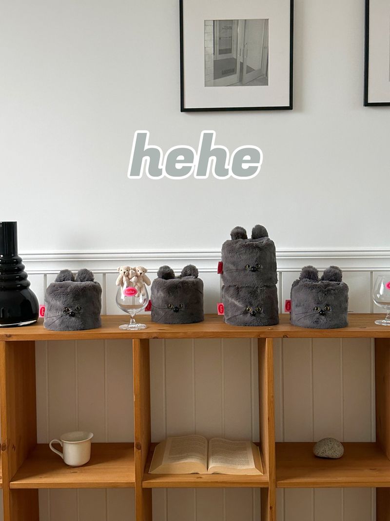 Gray pepe Tissue Case