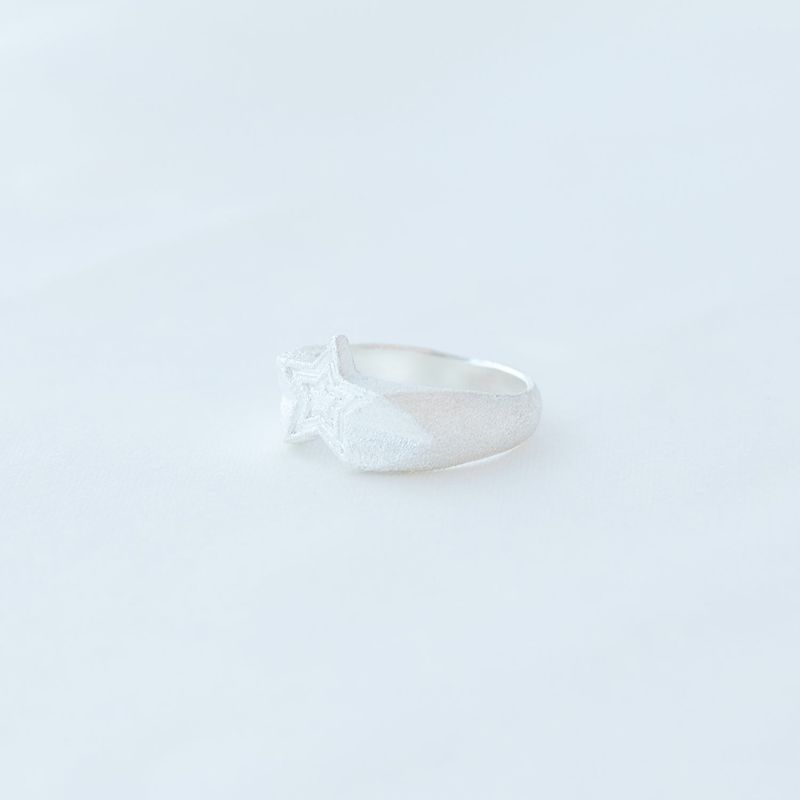 mini twin star ring gloss texture.