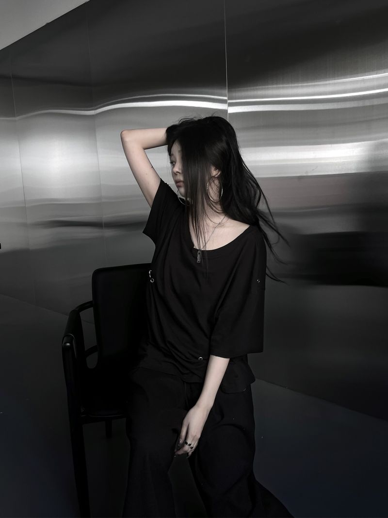 URBAN UNIQUE(アーバンユニーク)の「piercing ring one off short sleeve (2color)(Tops)」