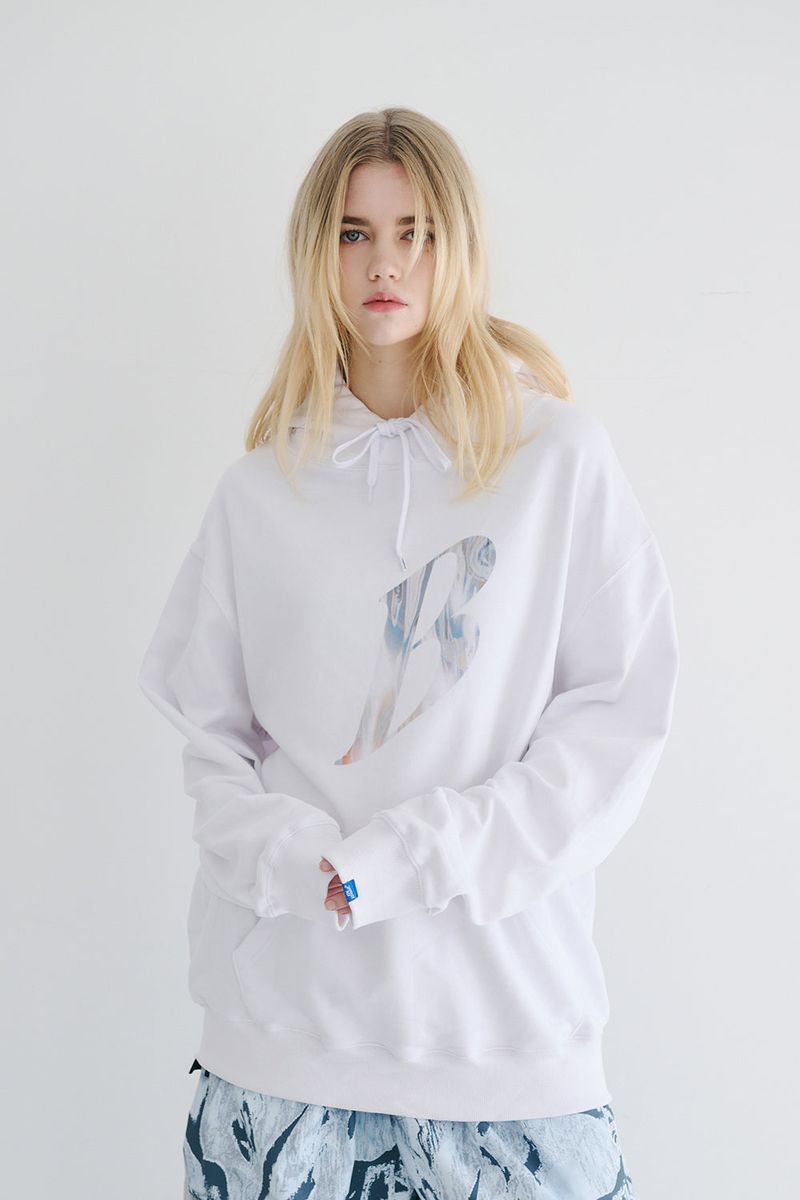 BSRABBIT(ビエスラビット)の「BSR2223FWPO059 B LOGO HOODIE WHITE(Tops)」