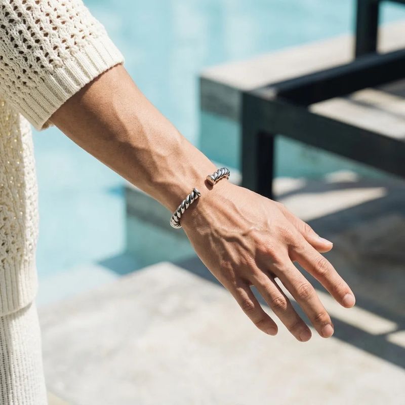FADE MEET（フェードミート）の「Twisted Cuff Bracelet（Accessories）」