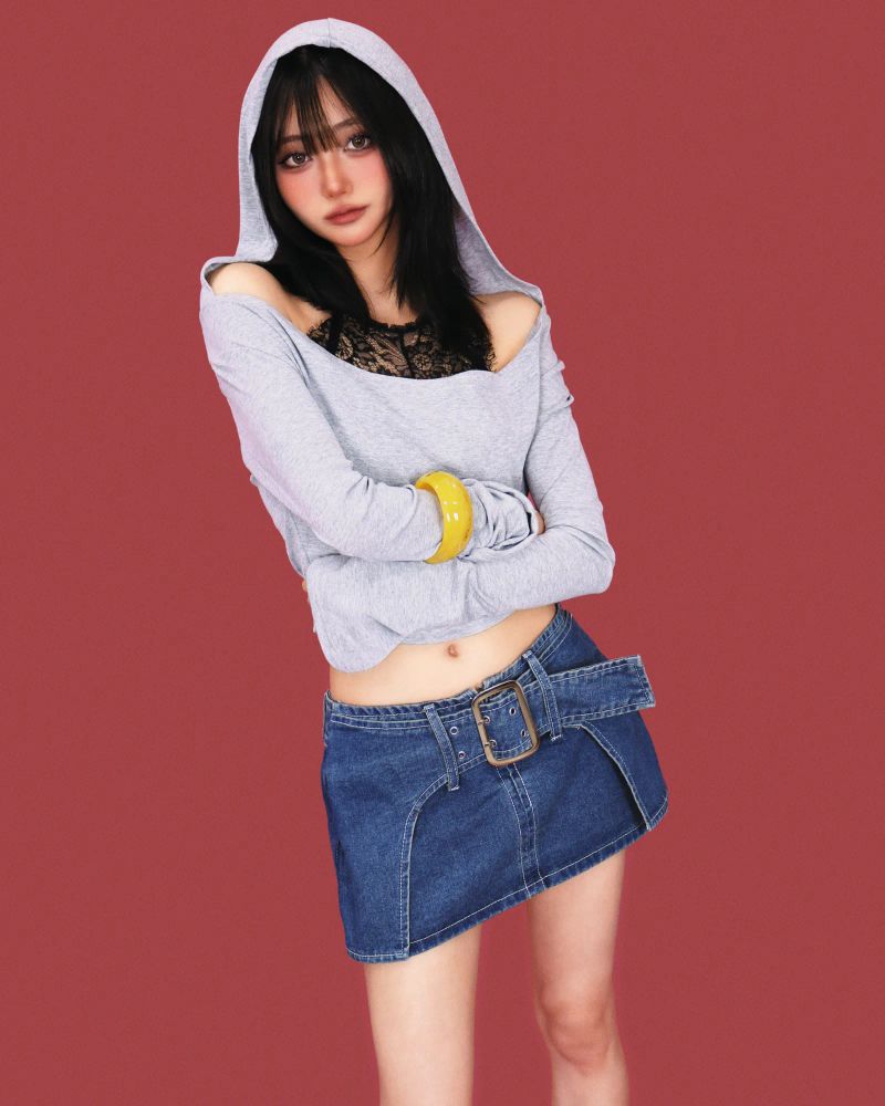 eve off-shoulder hood crop T