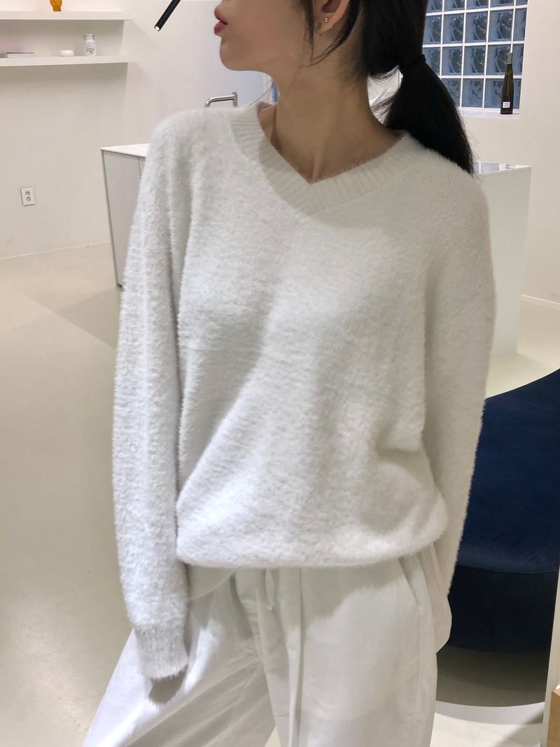 Bright V neck knit