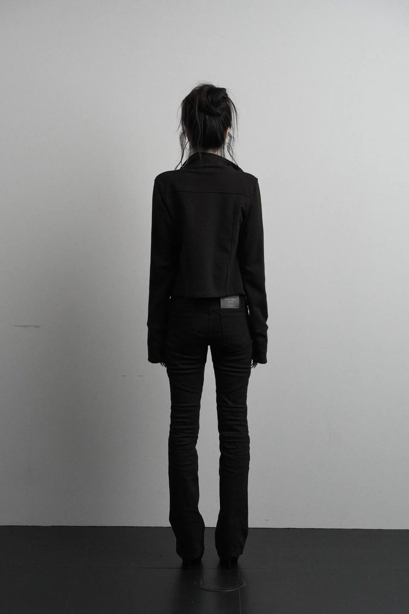 [label] antique emblem high-neck crop jacket (black)
