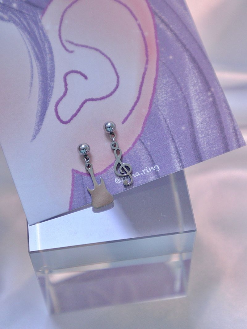 treble clef piercing