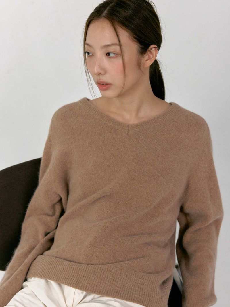 Raccoon Blend V-neck Knit (Camel)