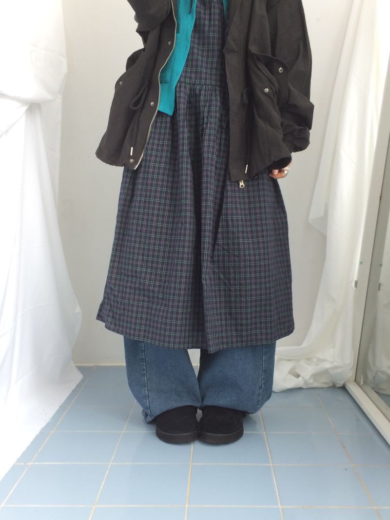 Curved incision balloon pants
